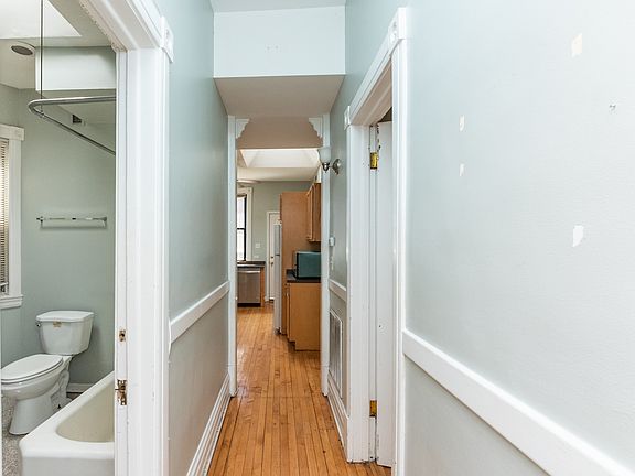 5th image of 907-2 W Addison St