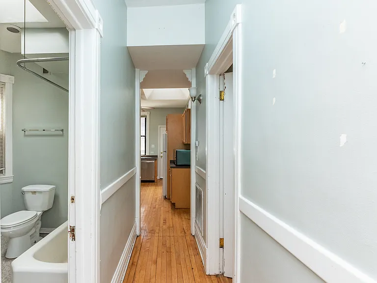 907 W Addison St #2 — Photo 9
