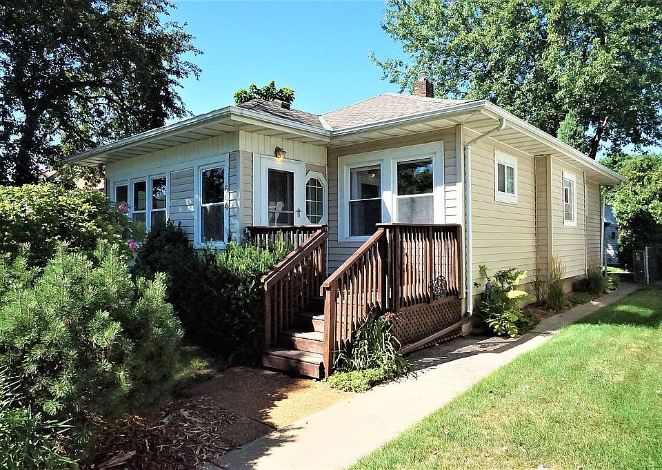 1st image of 644 4th Ave S