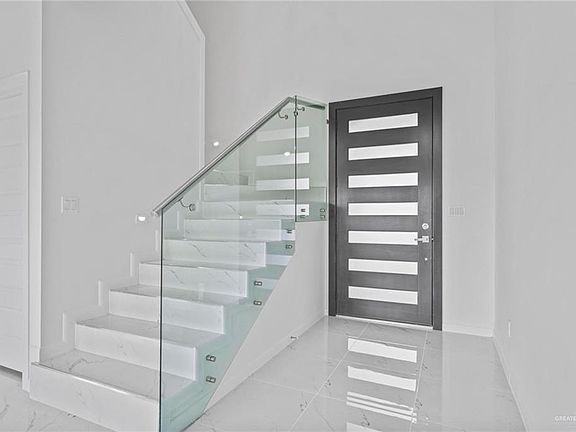 3rd image of 2614 E Solar Dr