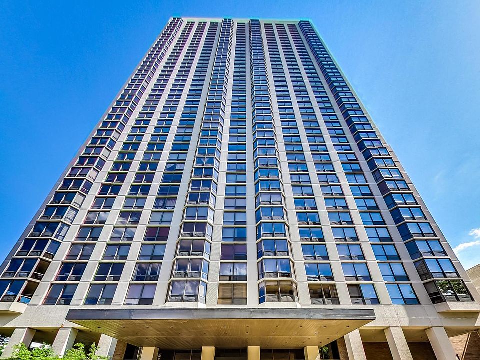 1st image of 2650 N Lakeview Ave APT 2907