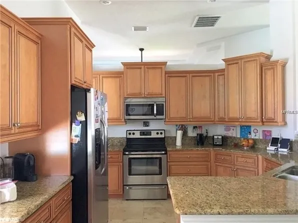 12421 Seabrook Dr, Tampa, FL 33626
