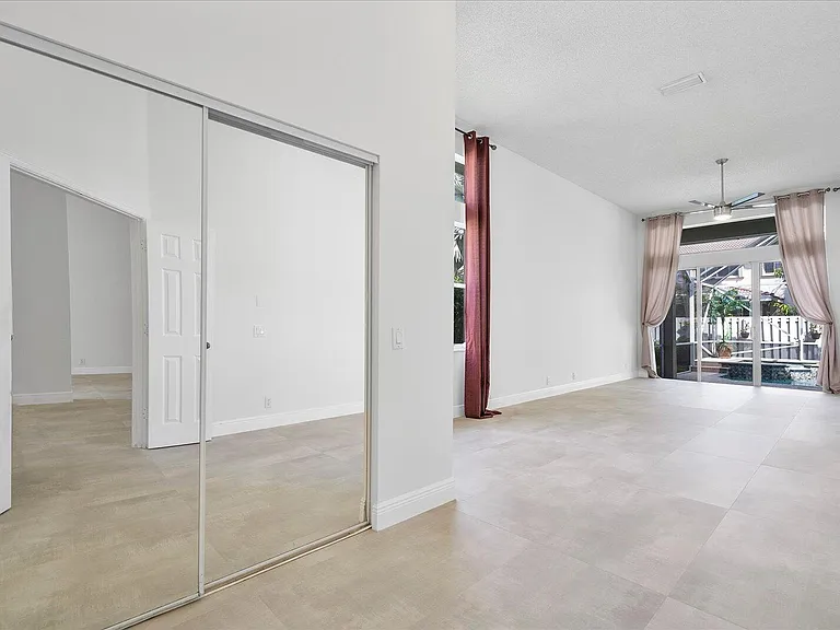 970 Greenwood Rd — Photo 30