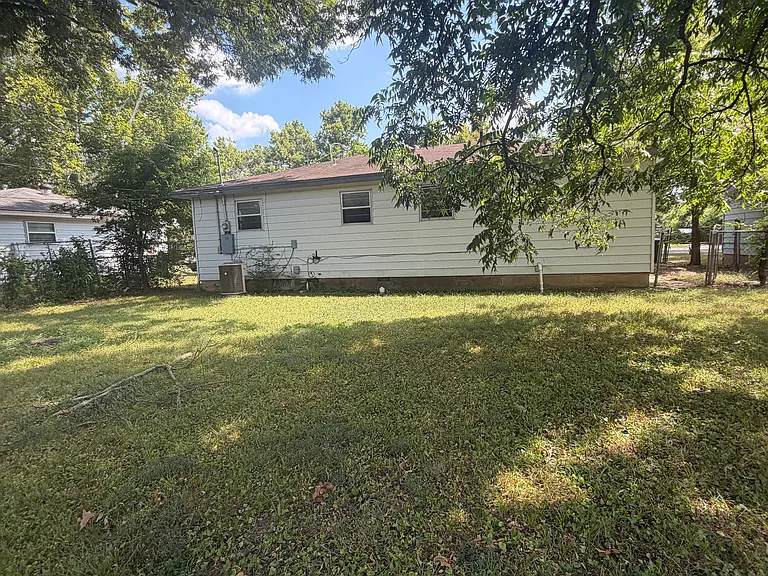 613 Ellen Dr — Photo 5