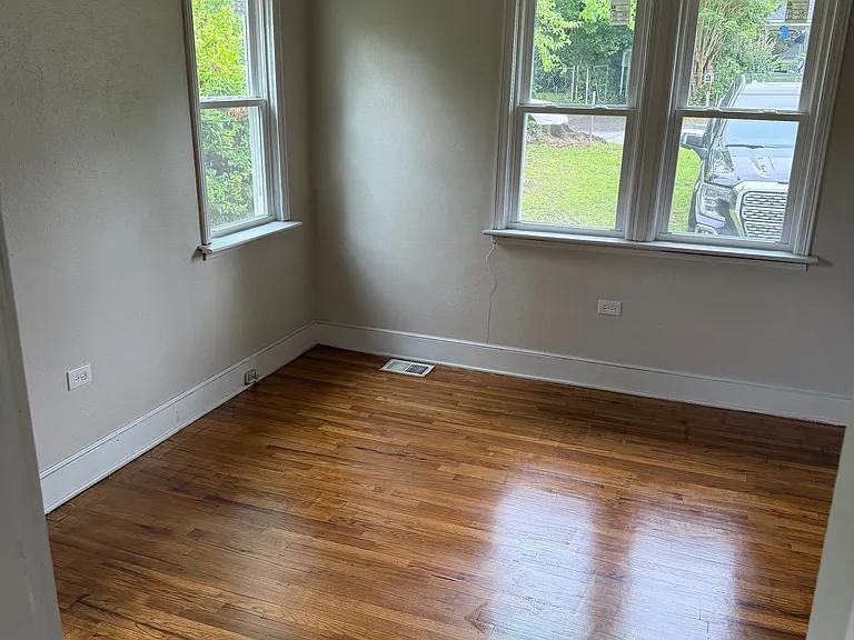 1613 Charles St — Photo 15