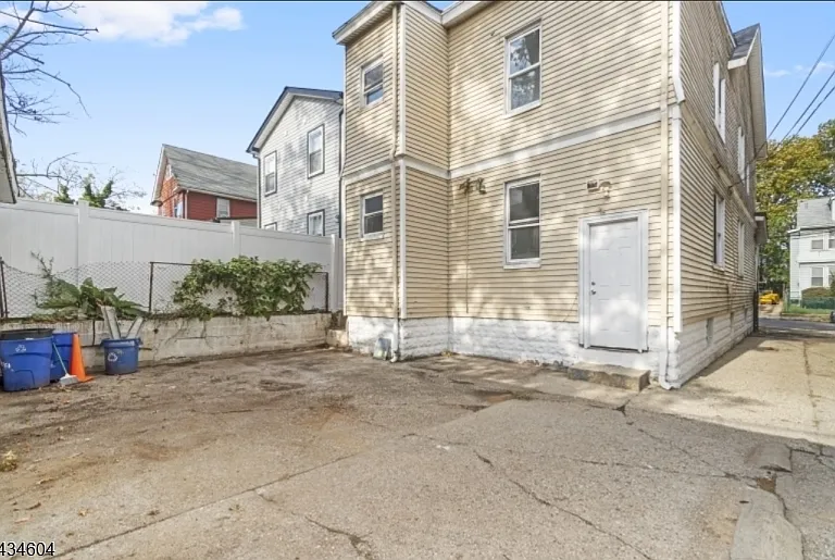 24 Irving Ave — Photo 2