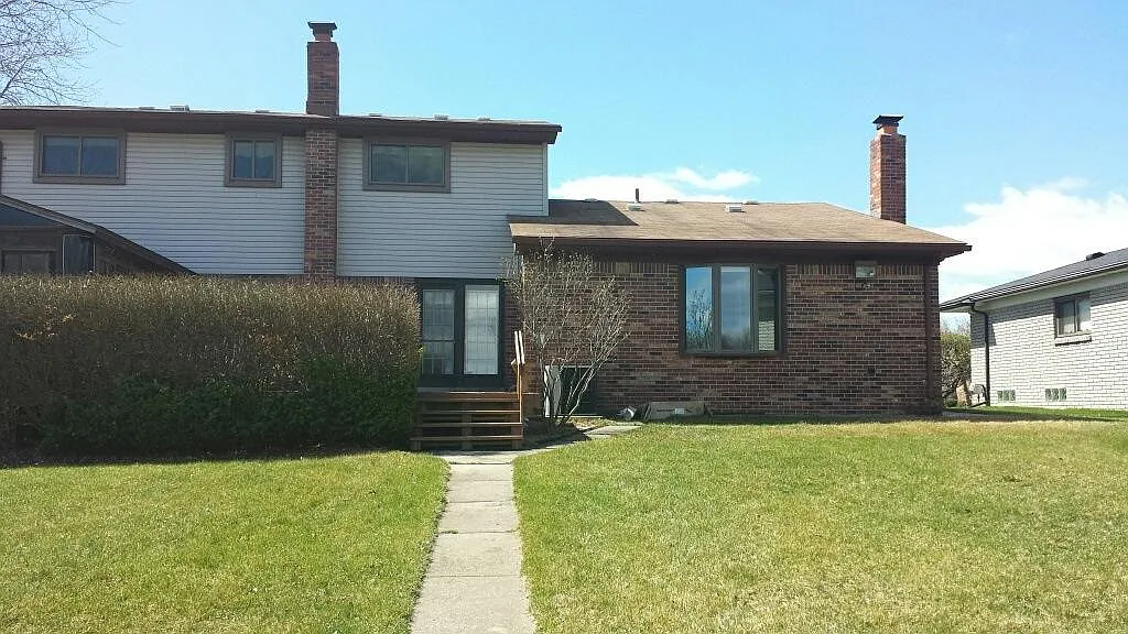 4 bed, 2386 sqft, $3,200 — Photo 3