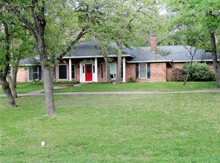725 Carol Ln, Burleson, TX 76028