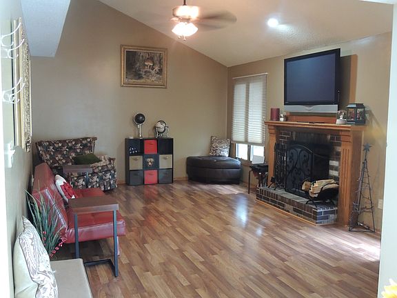 5th image of 110 SW Cedarwood Dr