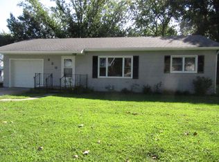 820 Park Pl, Slater, MO 65349