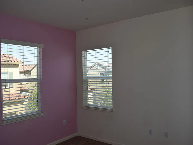 378 W Abbey Ln — Photo 12