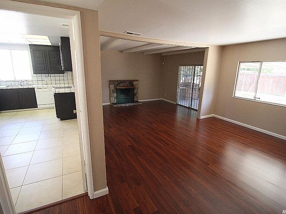 4th image of 2 Tillman Cir