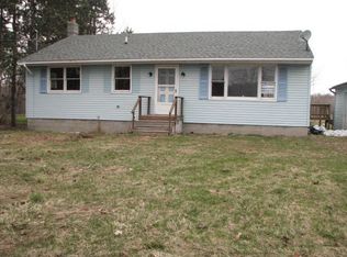 6797 Henkle Rd, Lyons, NY 14489