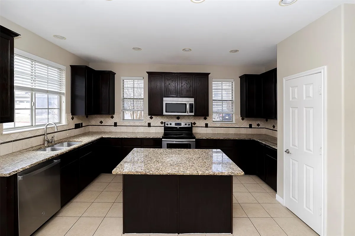 Building Photo - 12801 Cape May Ln