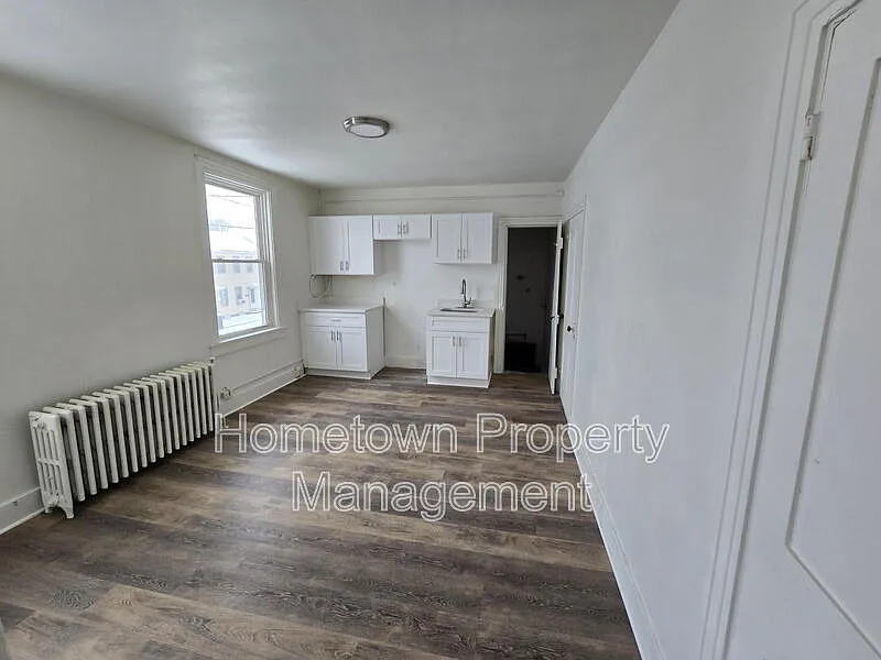 Building Photo - 108 S High St #2