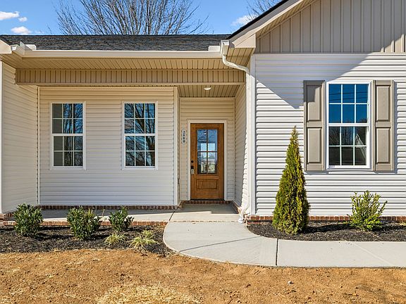 3rd image of 2800 Belle Meade Pl