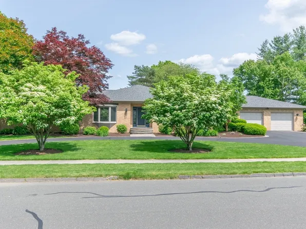 109 Wild Grove Ln, Longmeadow, MA 01106