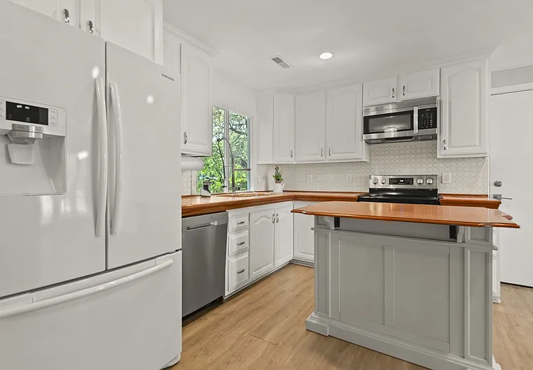1382 Center Lake Dr — Photo 10