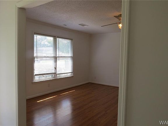 4th image of 330 39th St E