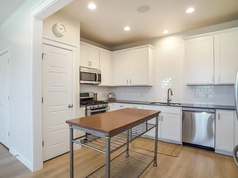 803 W 2150 N — Photo 11