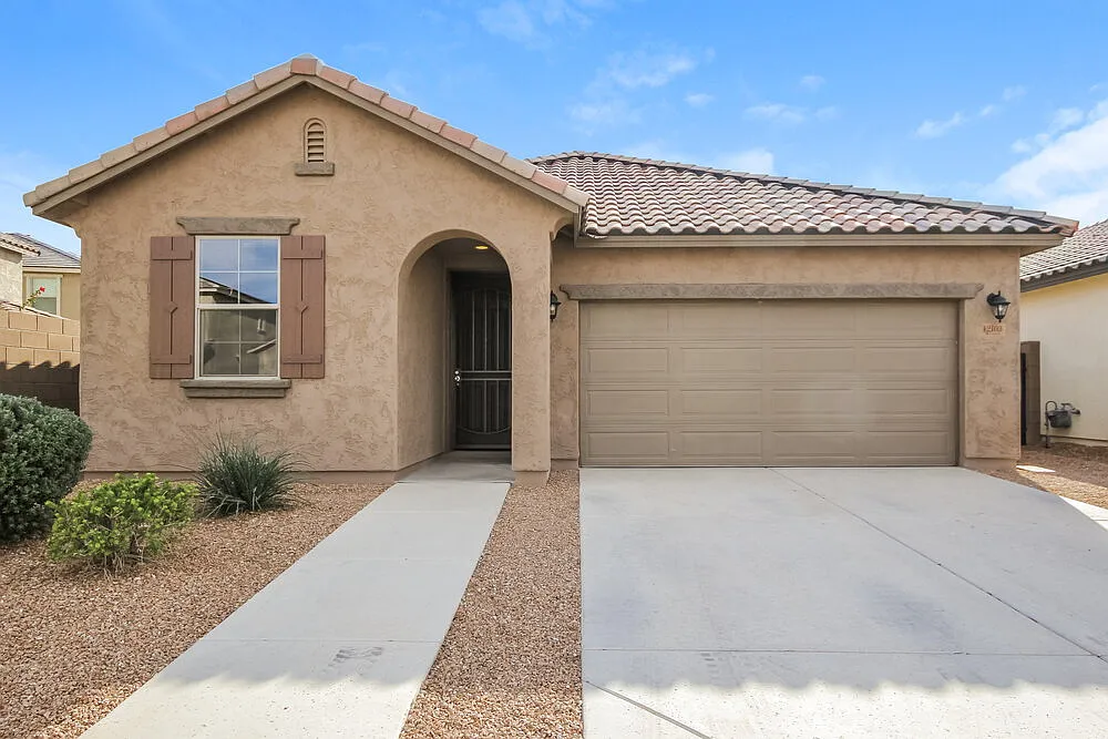 3 bed, 2.0 bath, 1695 sqft, $2,135 — Photo 1