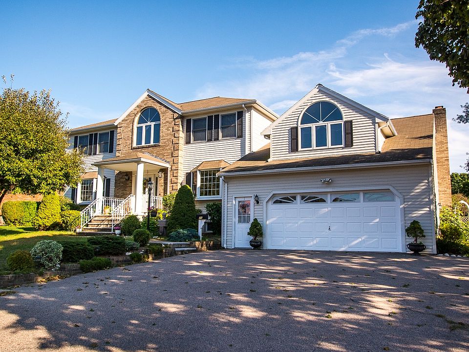 1st image of 71 Wedgewood Dr