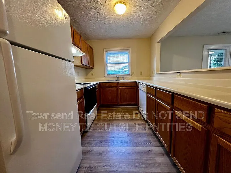 2 bed, 2.5 bath, 1200 sqft, $1,045 — Photo 3
