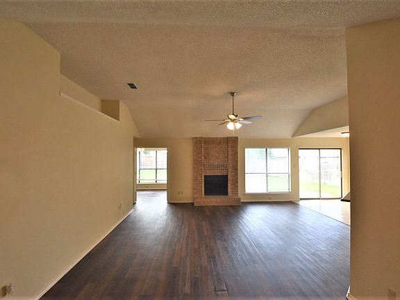 4th image of 1308 Blum Ct