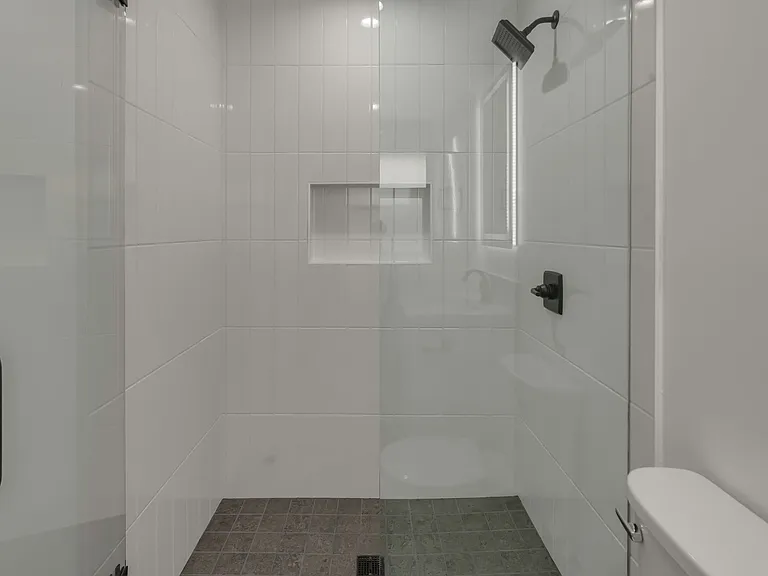 15208 Fernview St #15208 — Photo 12
