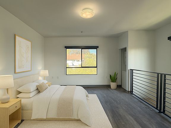2nd image of 545 N Kenmore Ave #17