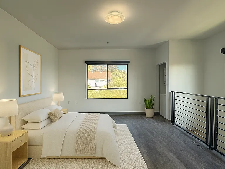 545 N Kenmore Ave — Photo 3