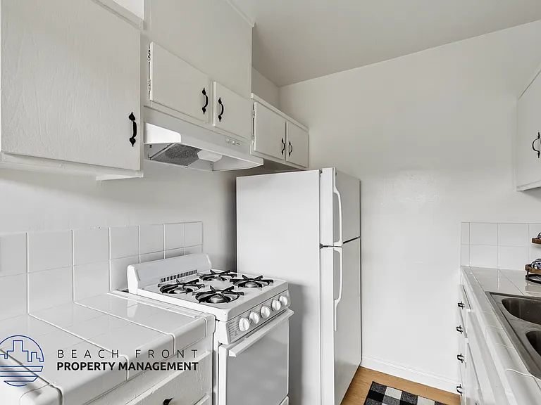 Portofino Apartments — Photo 14