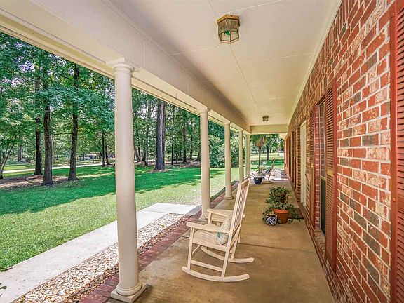 2nd image of 605 Sherwood Oaks Dr