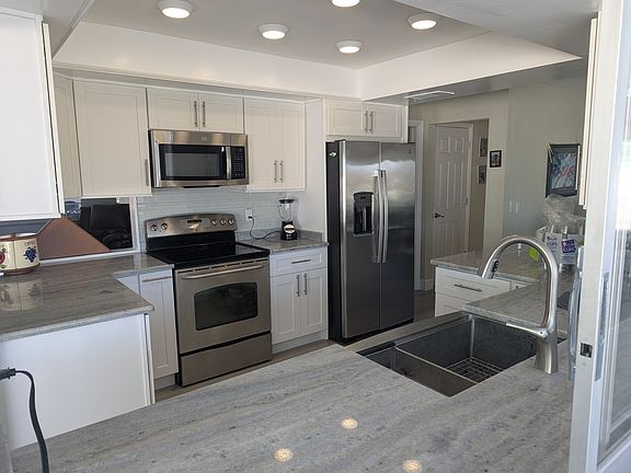 4th image of 820 Capri Blvd