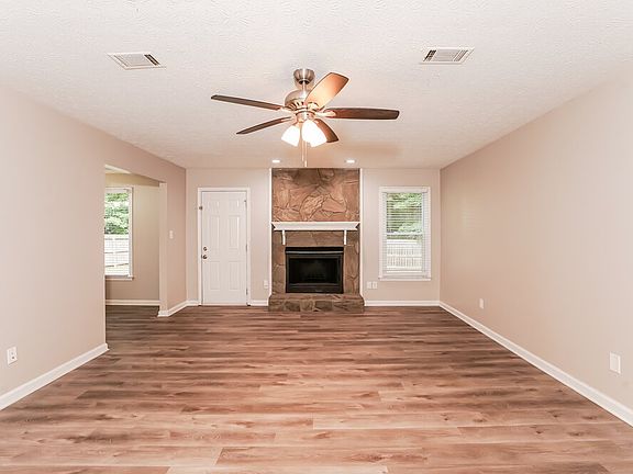 4th image of 35 Riverside Ct