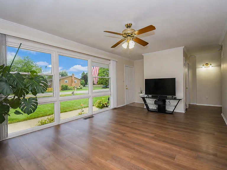 1802 Fairfield Rd — Photo 3