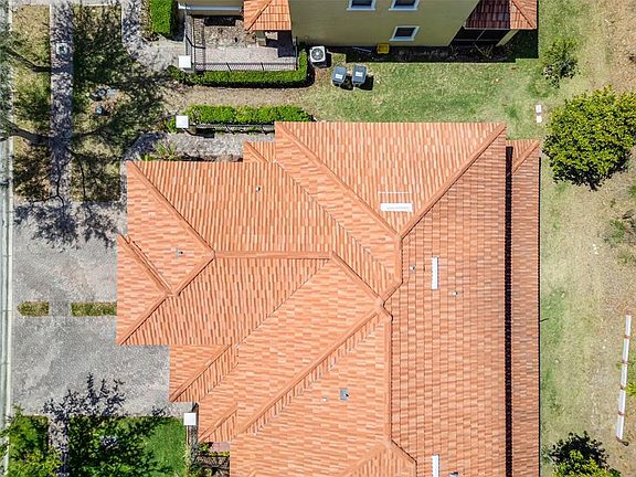 4th image of 1426 Pacific Rd