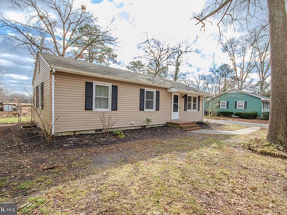3rd image of 1515 Magnolia Dr