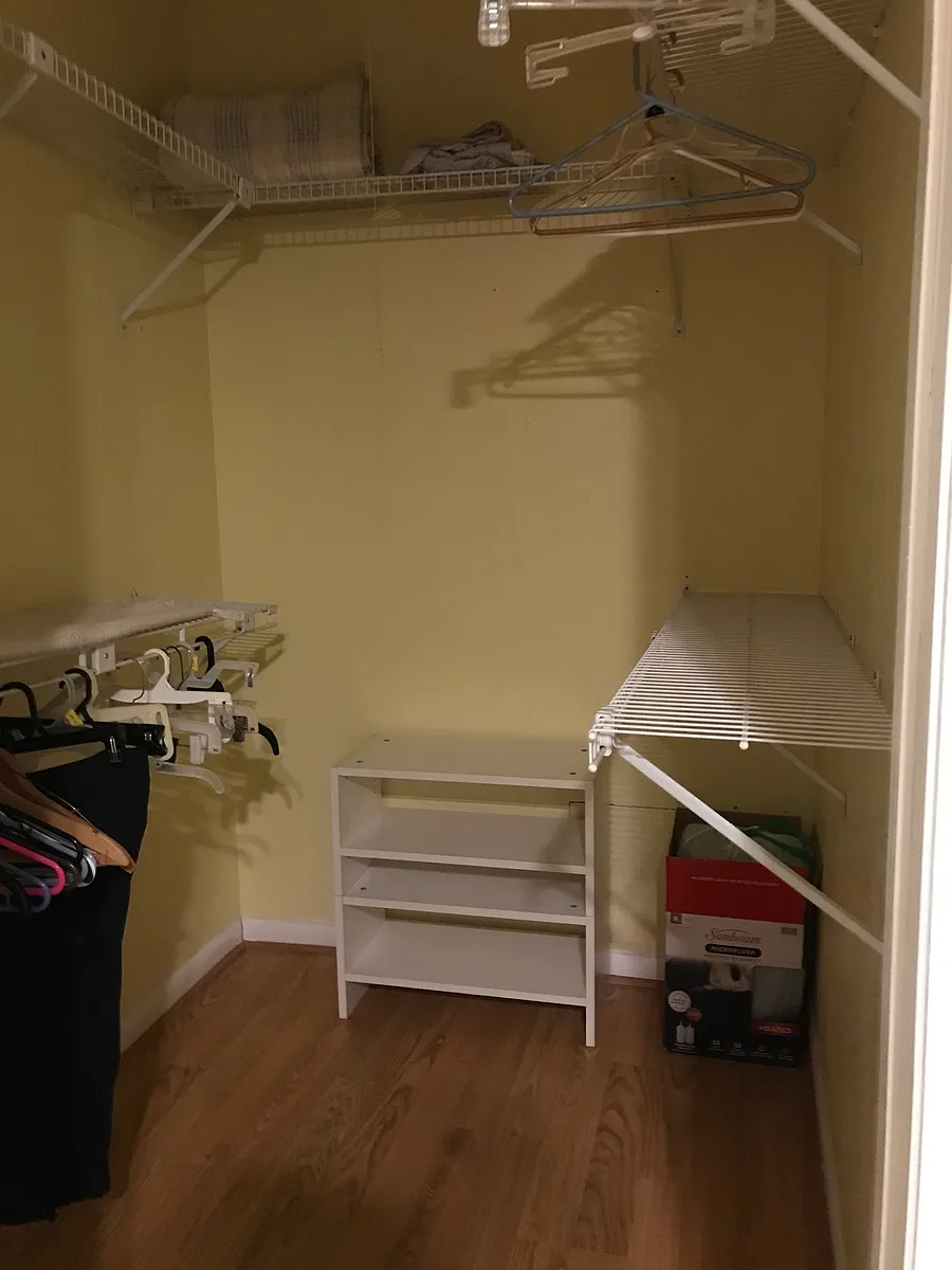 Walk in closet - Landing Blvd