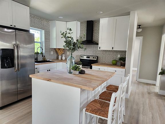 4th image of 1440 SW 1st Terrace