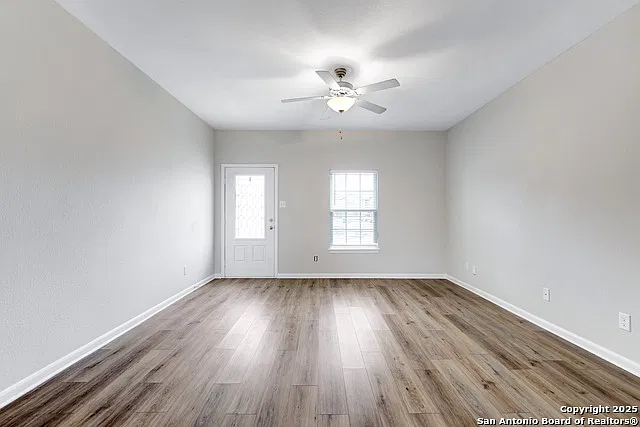 3 bed, 2.5 bath, 1414 sqft, $1,695 — Photo 2