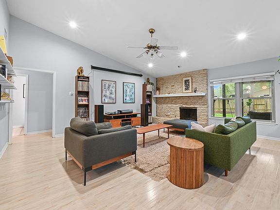 2nd image of 2509 Redleaf Ln