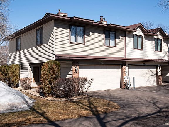 3rd image of 8826 Maplebrook Ct N