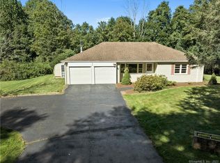 832 Lake Dr, Guilford, CT 06437