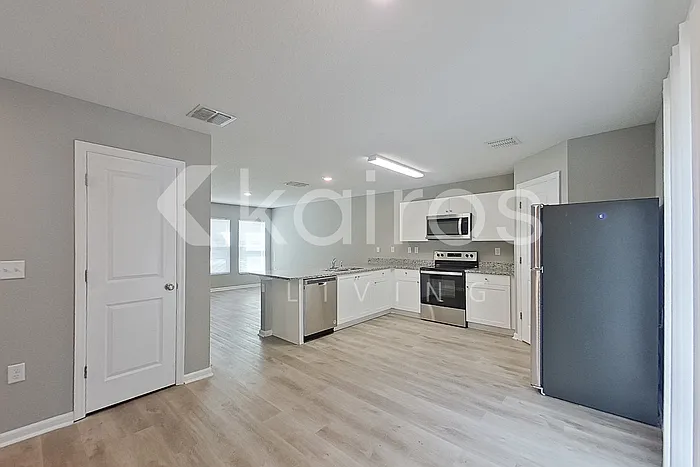 4 bed, 3.0 bath, 1836 sqft, $1,995 — Photo 4