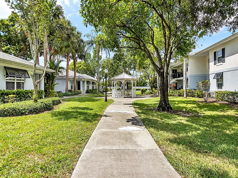 Groves of Delray 62+ Apartments — Photo 11