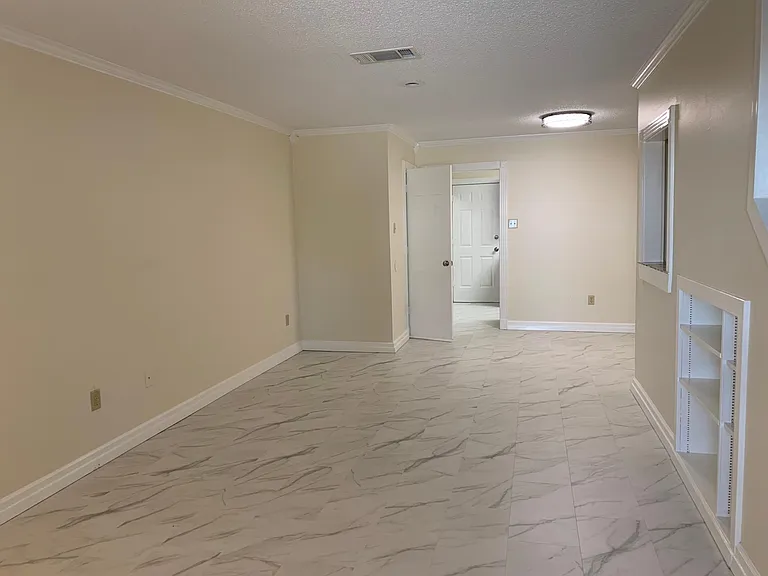 5029 Claycut Rd #4 — Photo 3