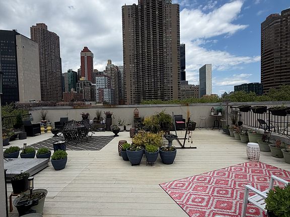 3rd image of 326 E 35th St APT 31