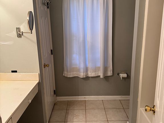 4th image of 1003 Shallowford Dr