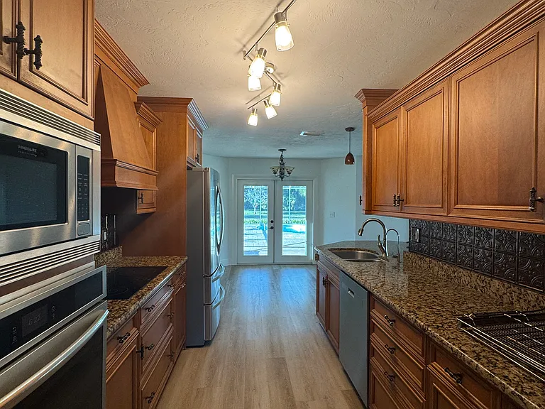 601 Shetland Cir — Photo 4